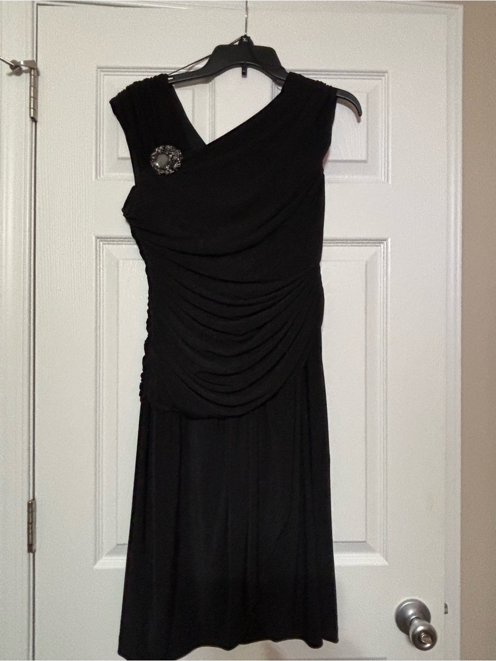 Scarlett Nite Black Ruched Cocktail Dress with Brooch